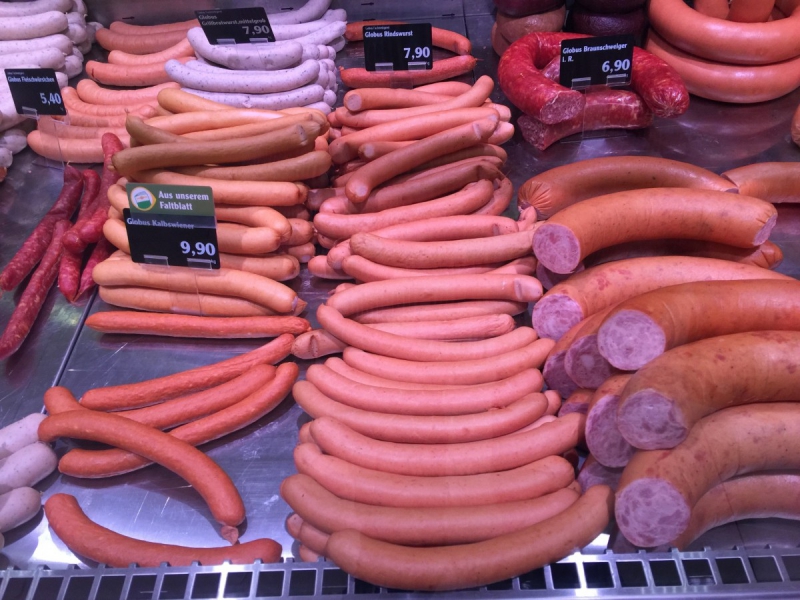 charcuterie-CASTILLON-min_sausages_meat_butchery-1069321